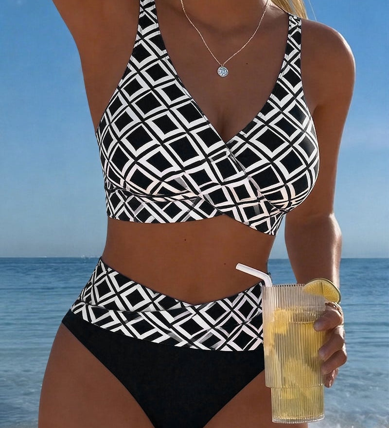 Sara - Two-Piece Bikini with Cut and Diamond Pattern Top